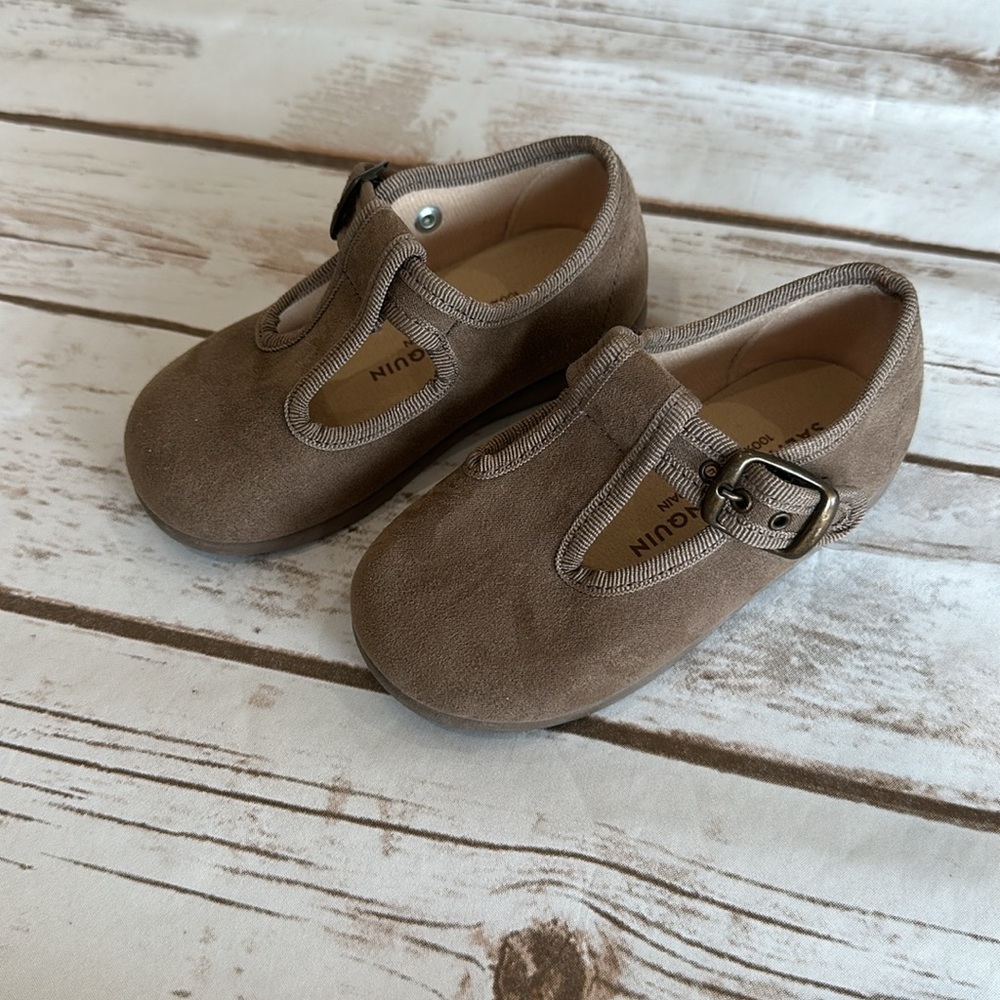 Toddler suede shoes, size 21